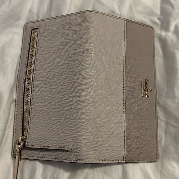 Kate Spade ♠️ Wallet - Picture 3 of 3